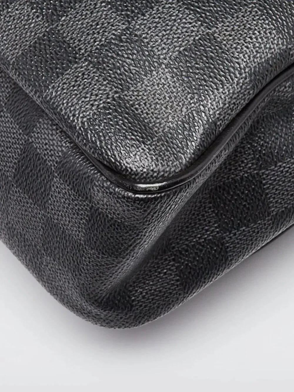 Louis Vuitton Damier Graphite Canvas Daniel MM Messenger Bag